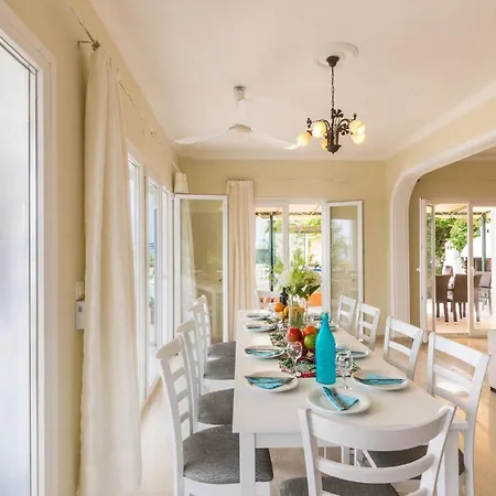 فيلة Agathi By *